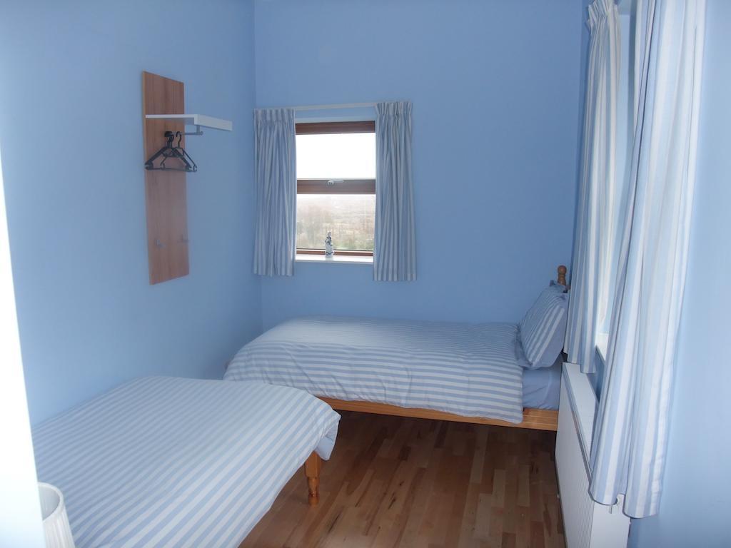 Katie'S Cottage Achill Sound Chambre photo