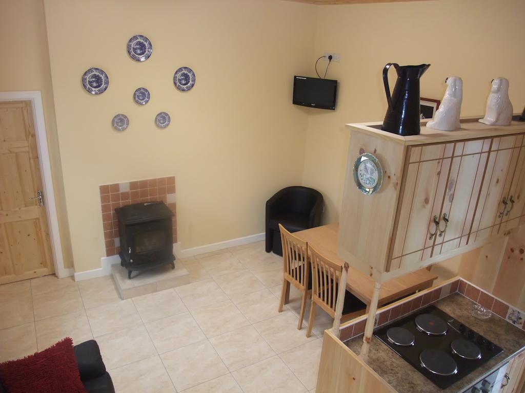 Katie'S Cottage Achill Sound Chambre photo